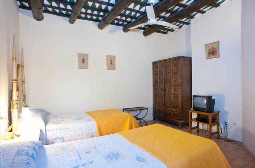Hostal La Riera Torroella de Montgrí المظهر الخارجي الصورة